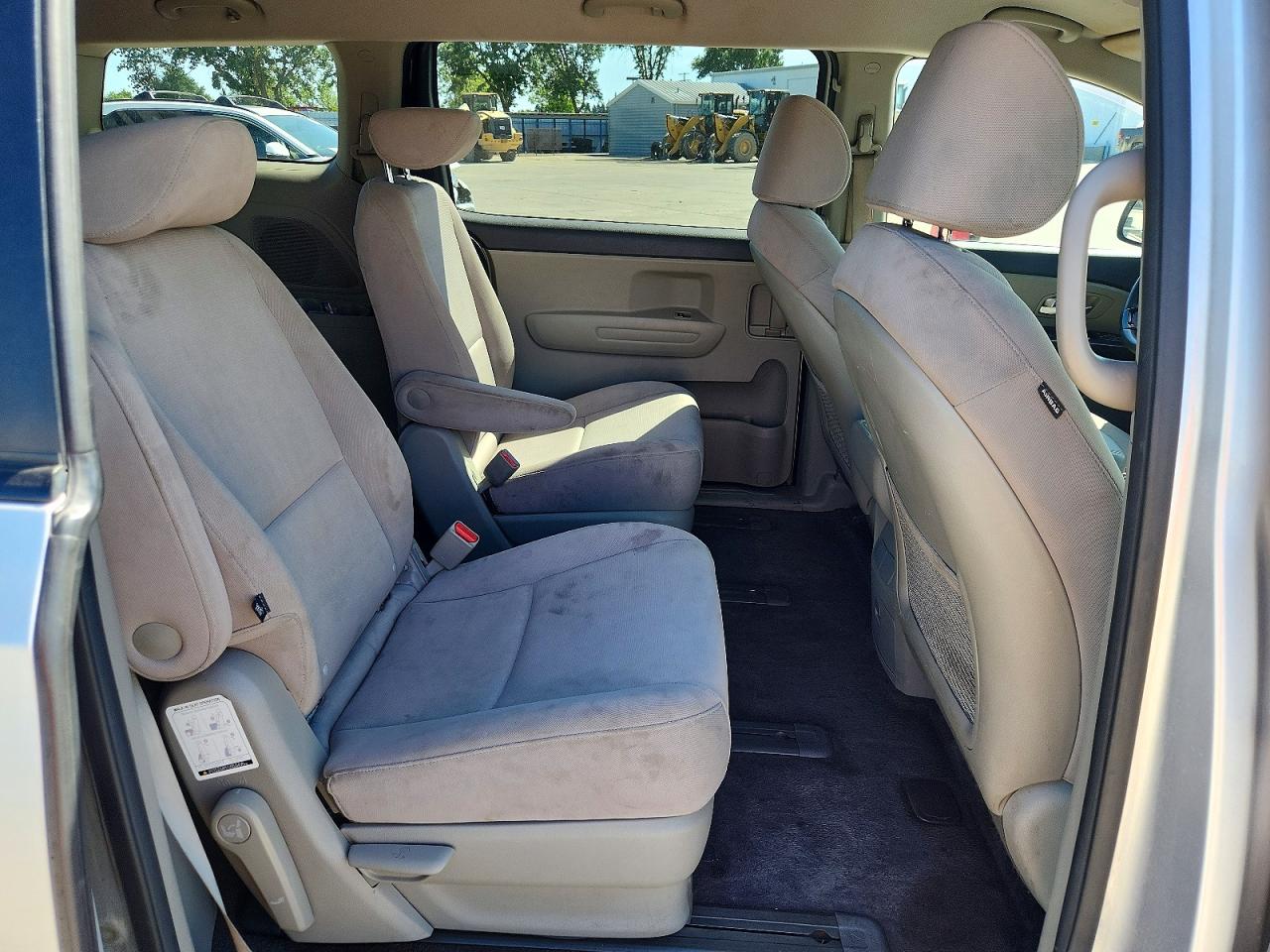 2015 Kia Sedona Lx Silver vin: KNDMB5C18F6062622