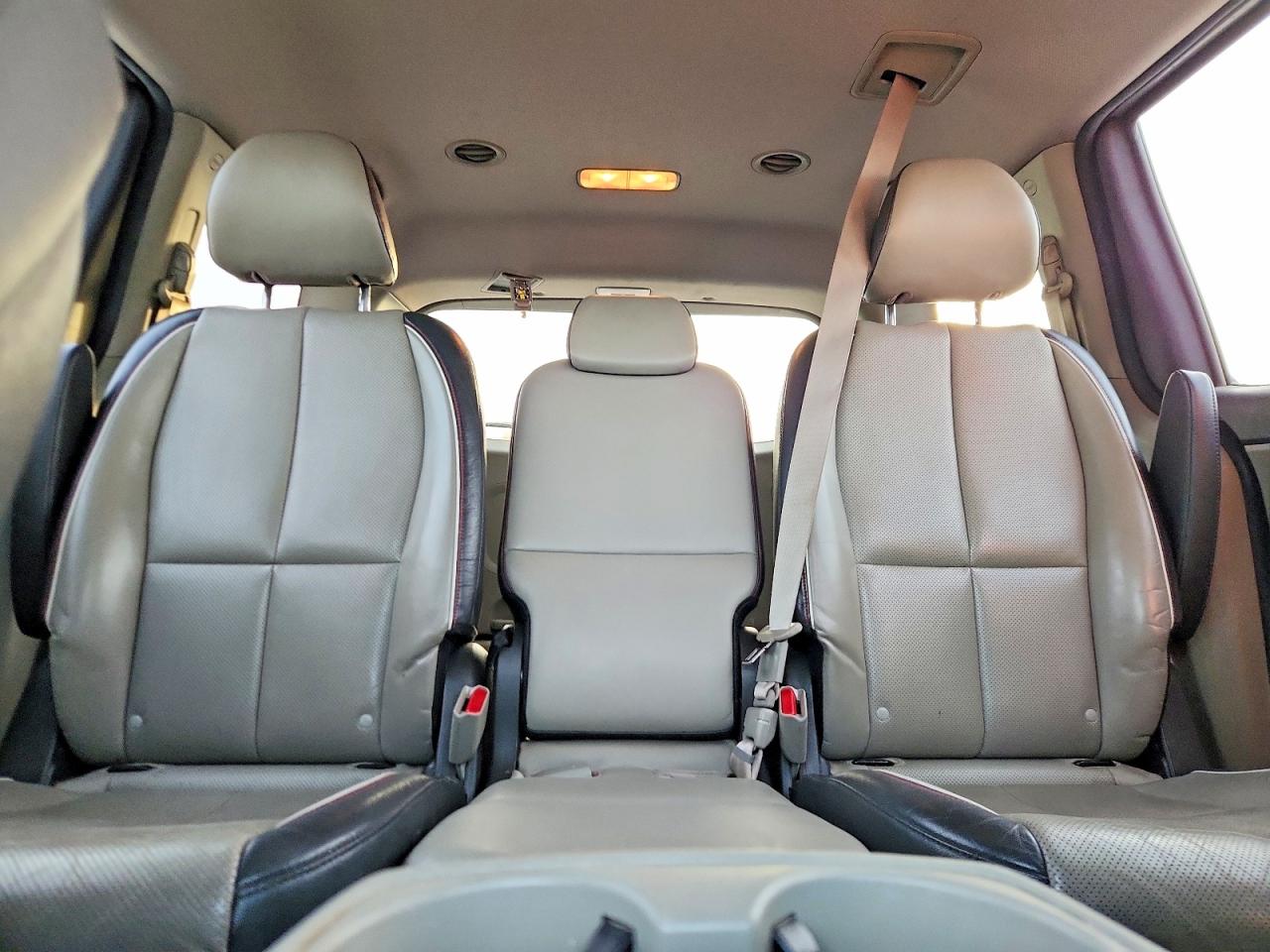 2016 Kia Sedona Lx Серебряный vin: KNDMB5C18G6212391