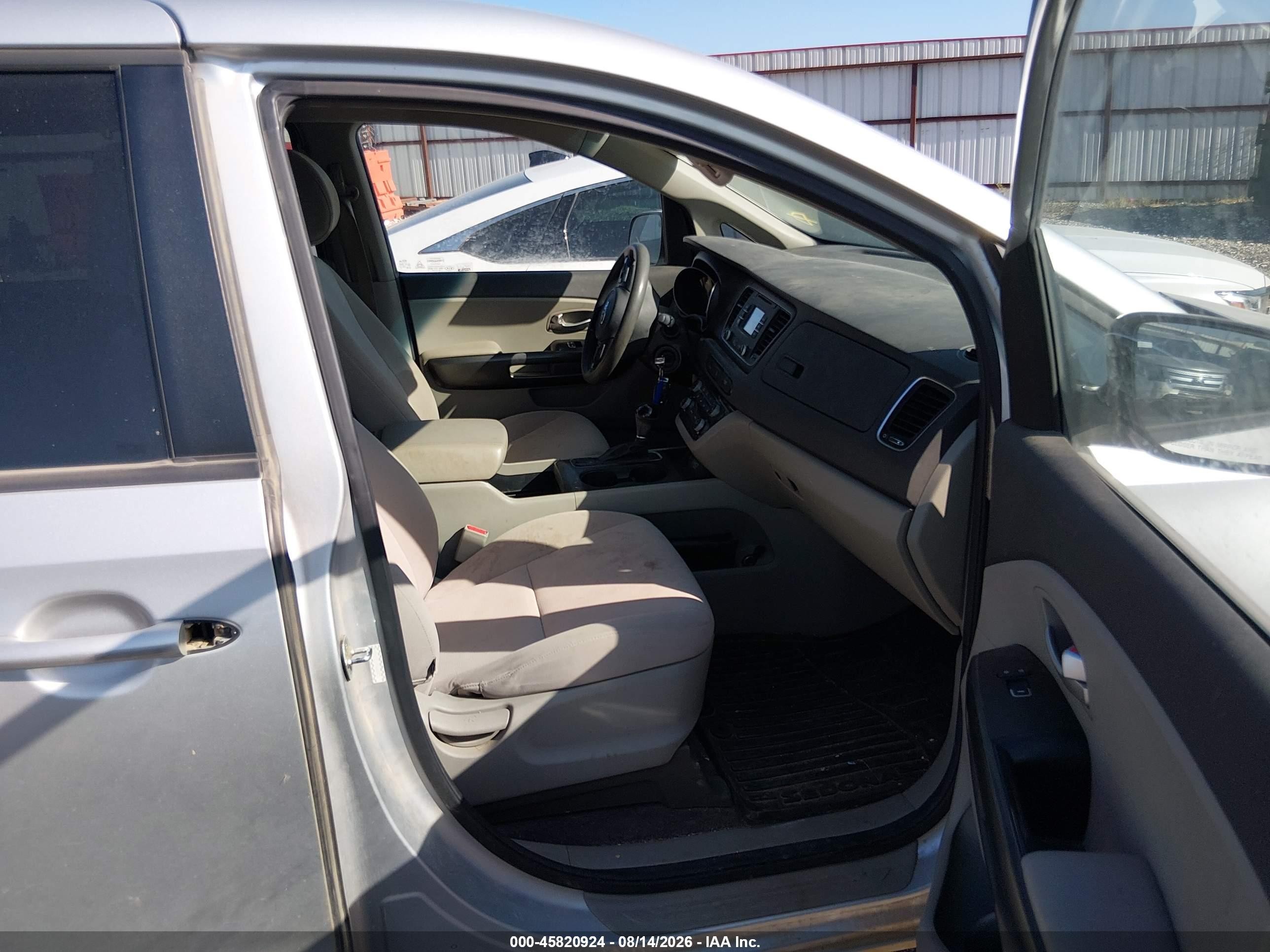 2015 Kia Sedona Lx Серебряный vin: KNDMB5C19F6048471