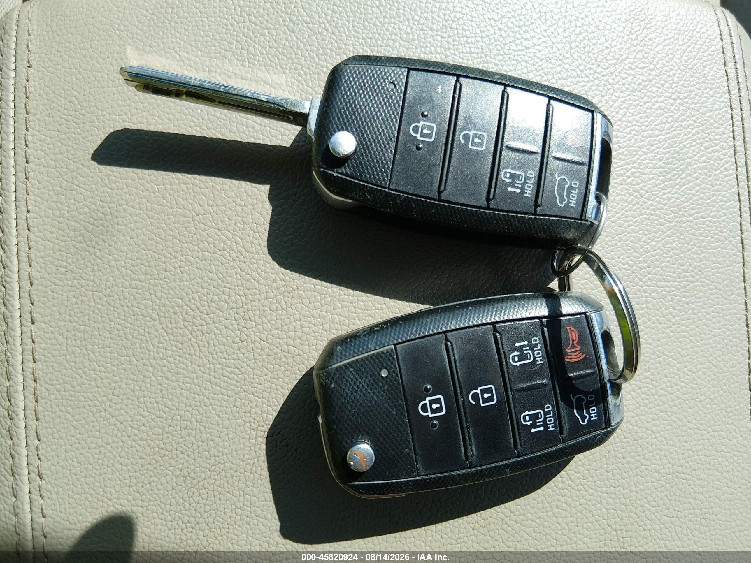 2015 Kia Sedona Lx Серебряный vin: KNDMB5C19F6048471