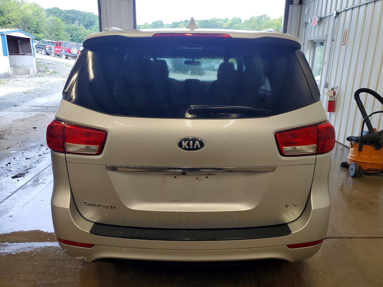 2016 Kia Sedona Lx Silver vin: KNDMB5C1XG6103463