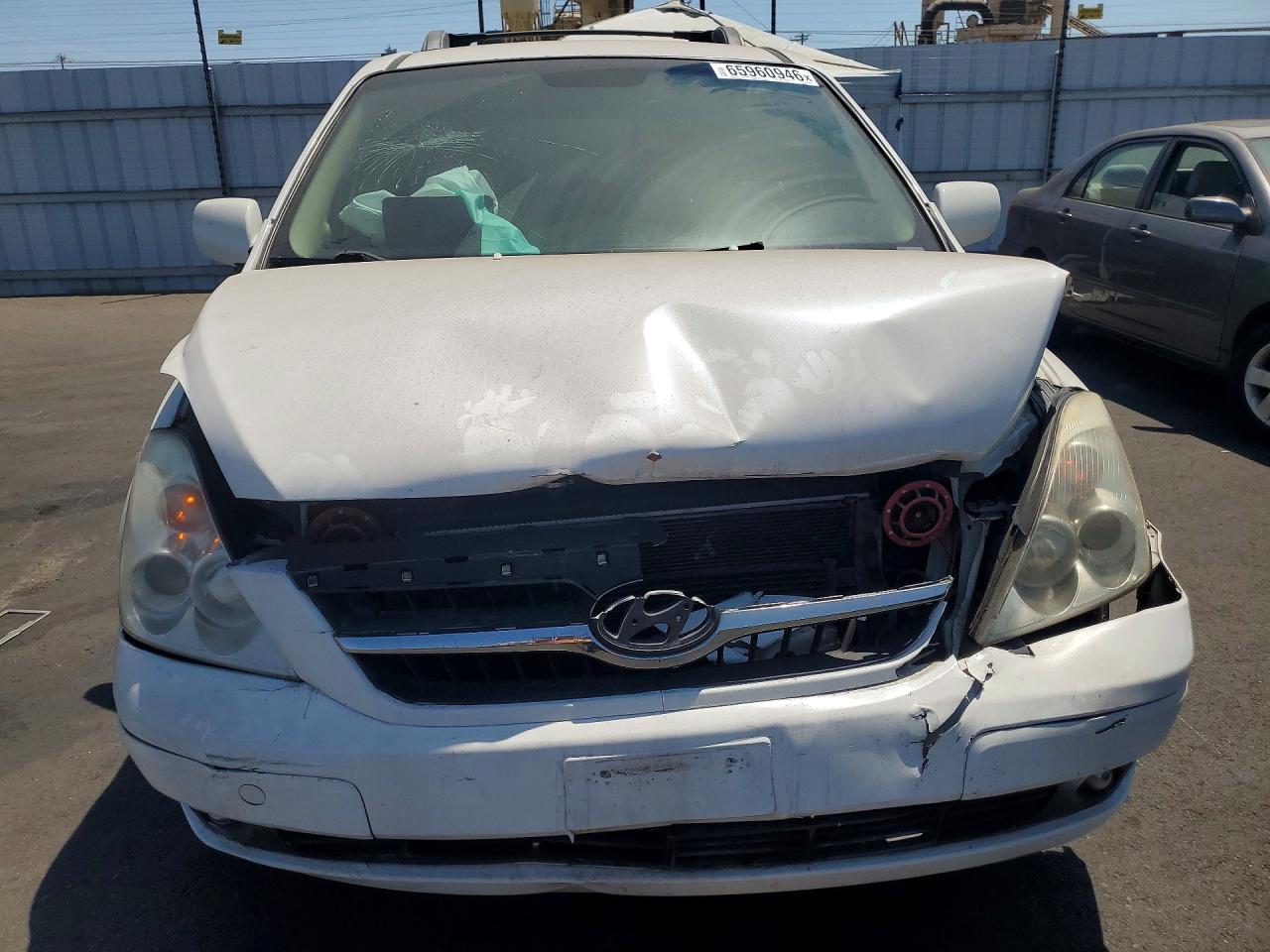 2007 Hyundai Entourage Gls White vin: KNDMC233076024154