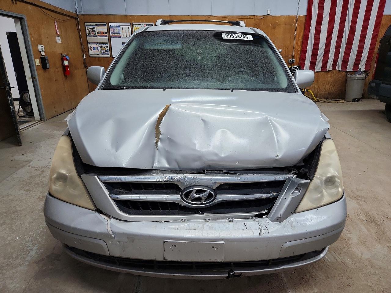 2007 Hyundai Entourage Gls Silver vin: KNDMC233076039995