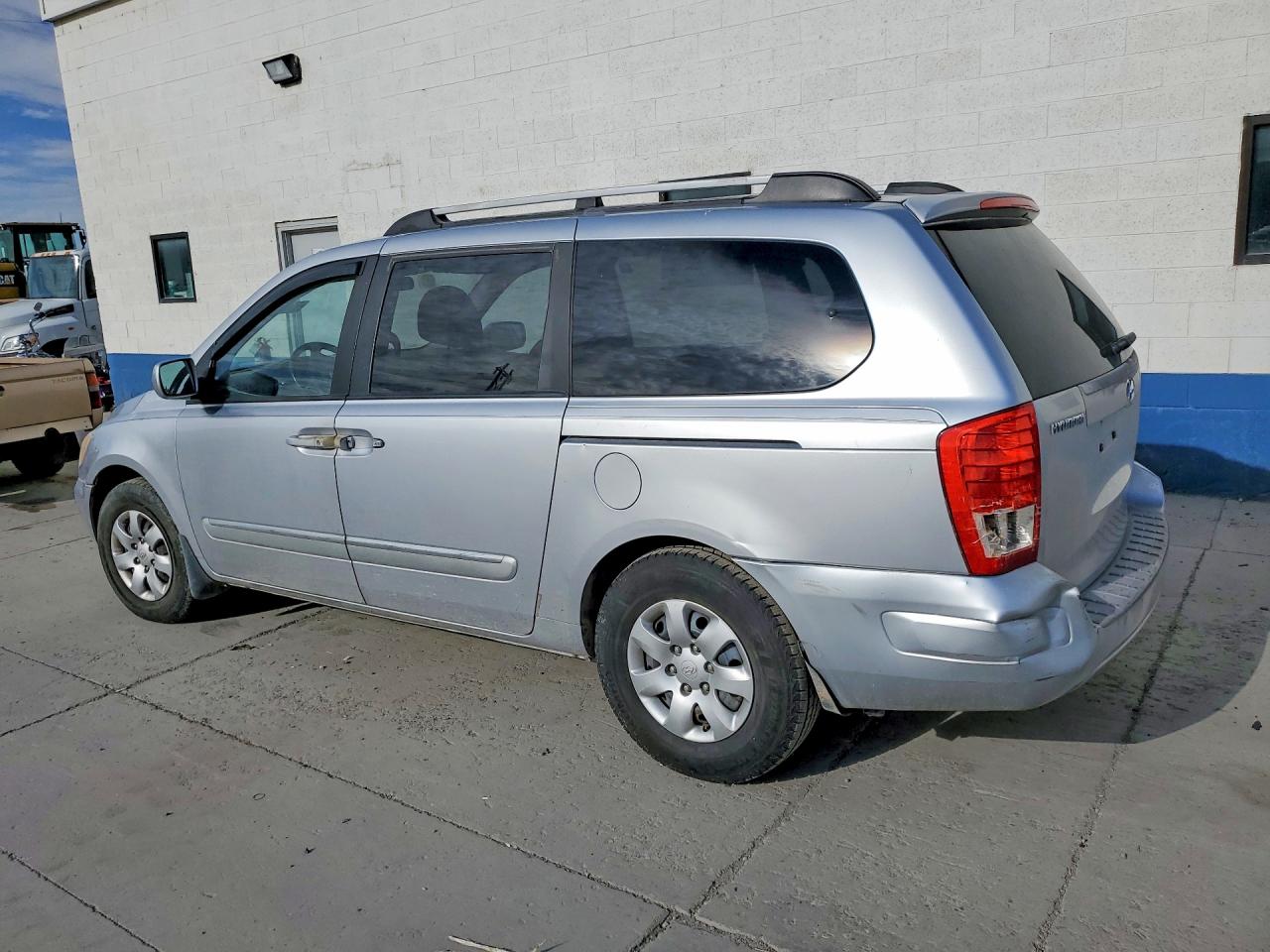 2008 Hyundai Entourage Silver vin: KNDMC233086046754