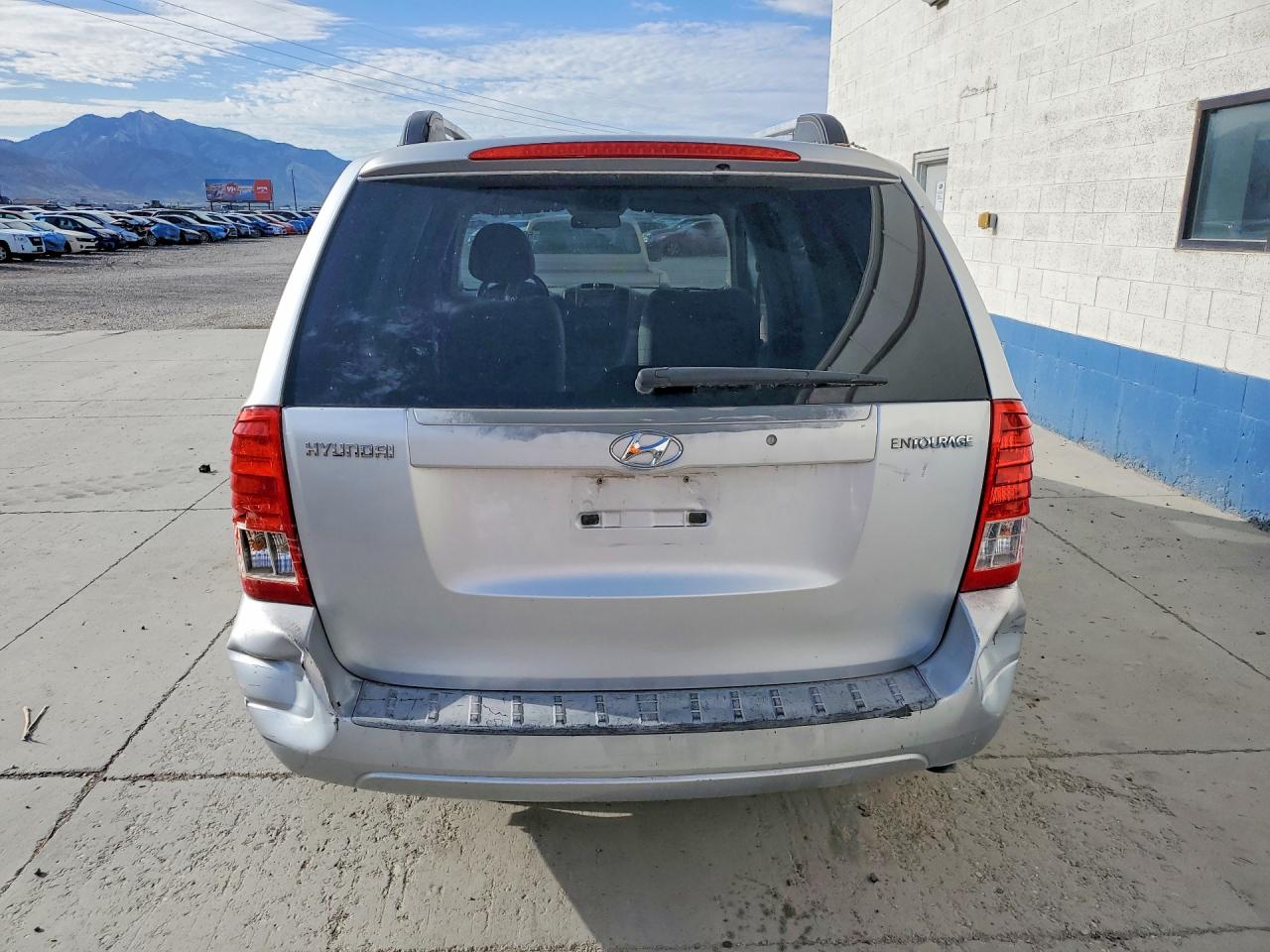 2008 Hyundai Entourage Silver vin: KNDMC233086046754