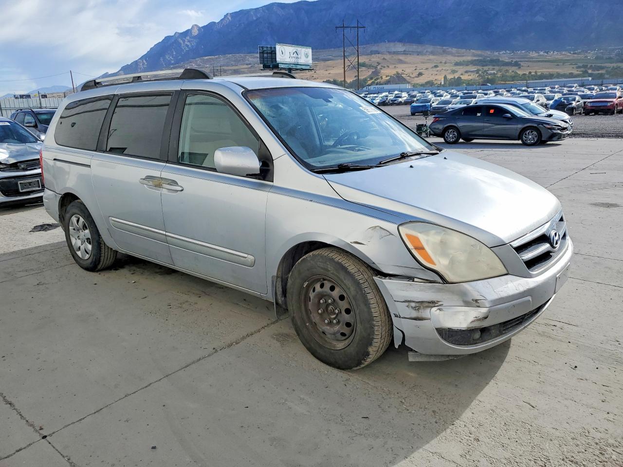 2008 Hyundai Entourage Silver vin: KNDMC233086046754