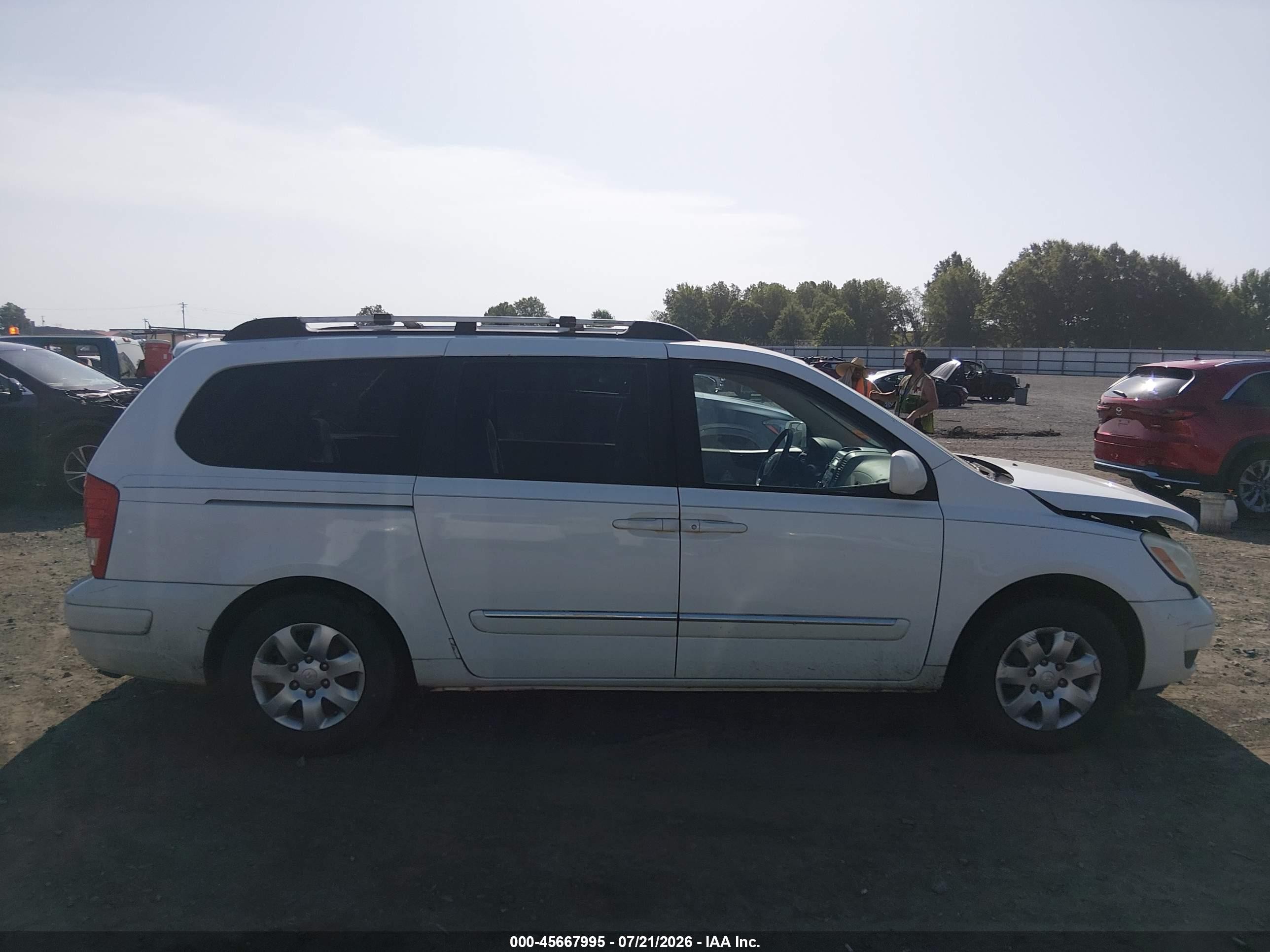 2007 Hyundai Entourage Gls/limited/se White vin: KNDMC233176027595