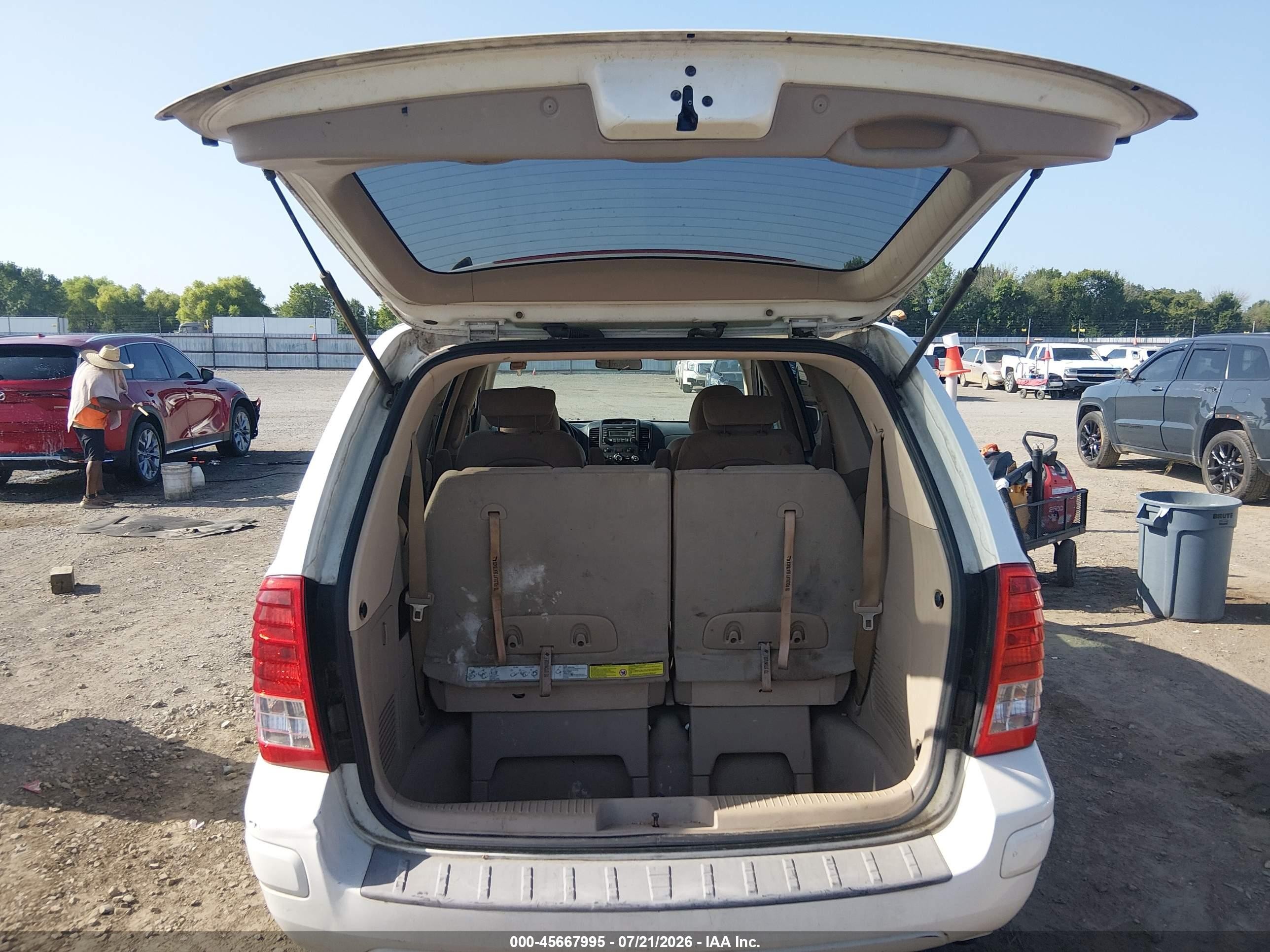 2007 Hyundai Entourage Gls/limited/se White vin: KNDMC233176027595