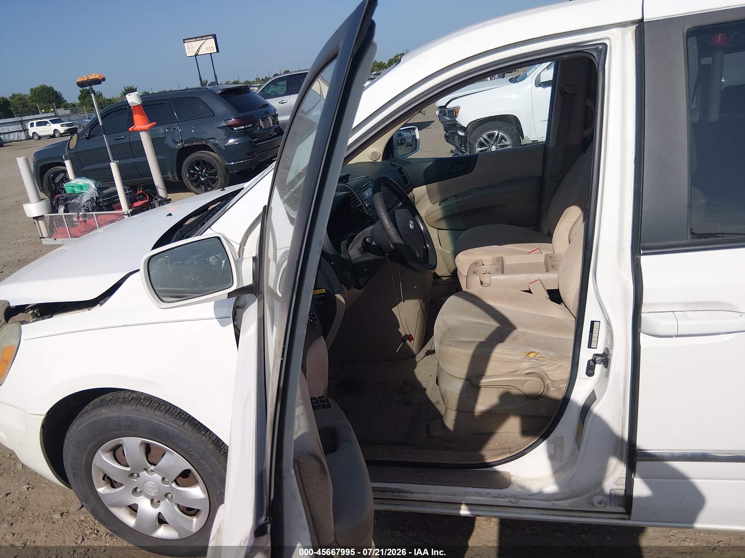 2007 Hyundai Entourage Gls/limited/se White vin: KNDMC233176027595