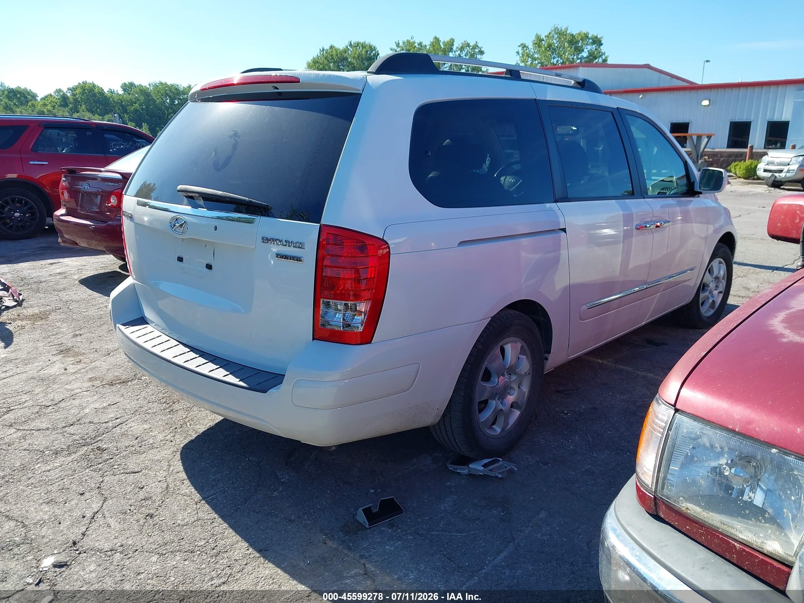 2007 Hyundai Entourage Gls/limited/se White vin: KNDMC233176037950