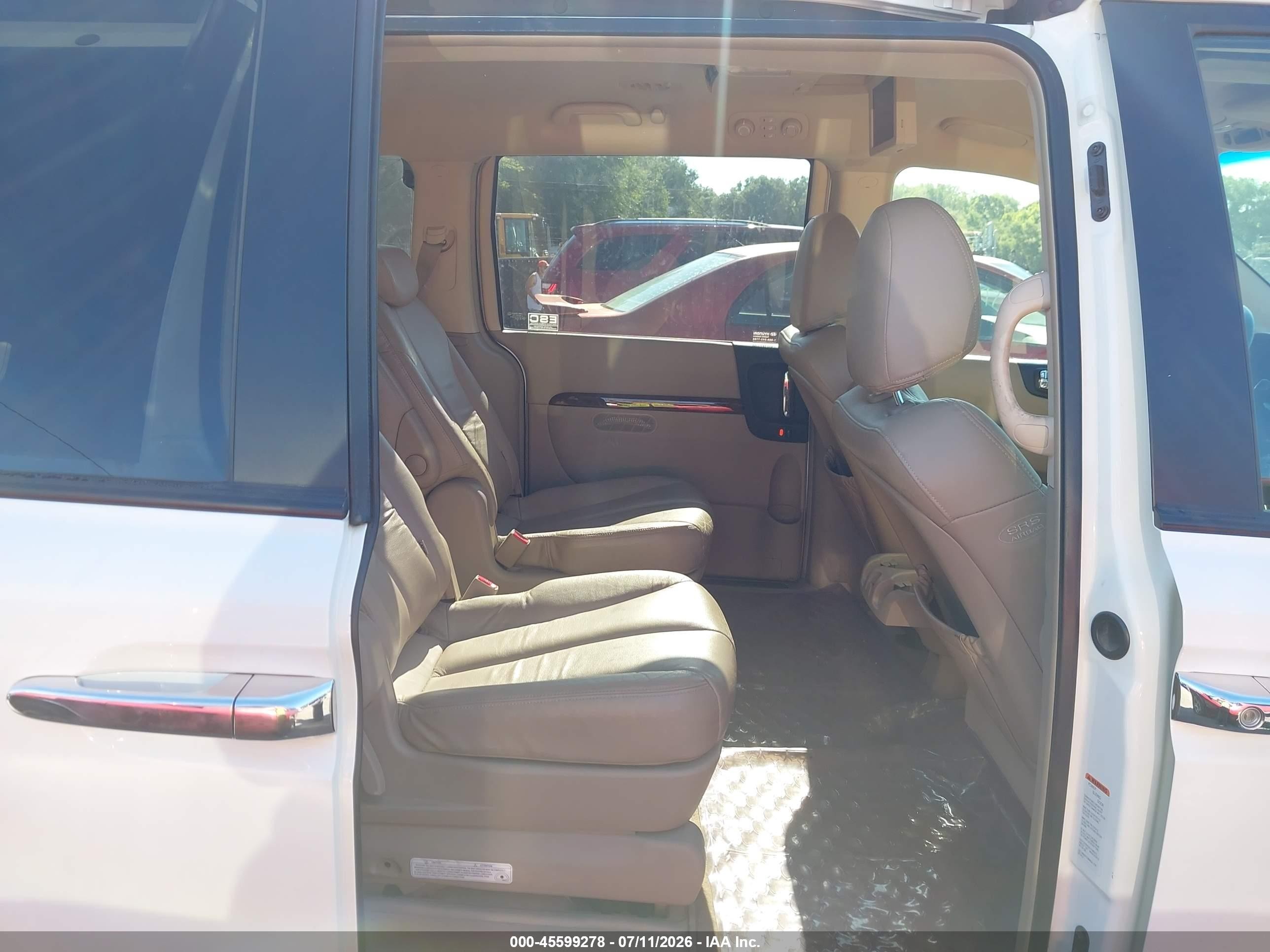 2007 Hyundai Entourage Gls/limited/se White vin: KNDMC233176037950