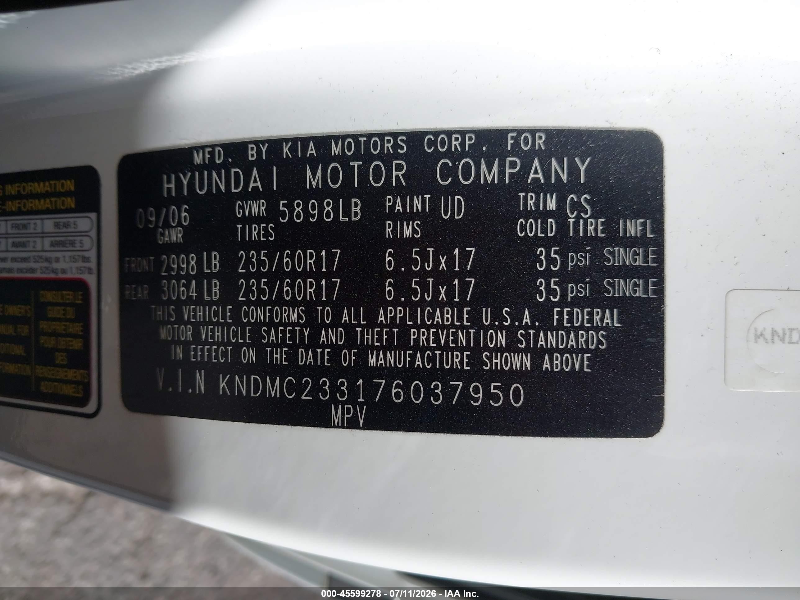 2007 Hyundai Entourage Gls/limited/se White vin: KNDMC233176037950