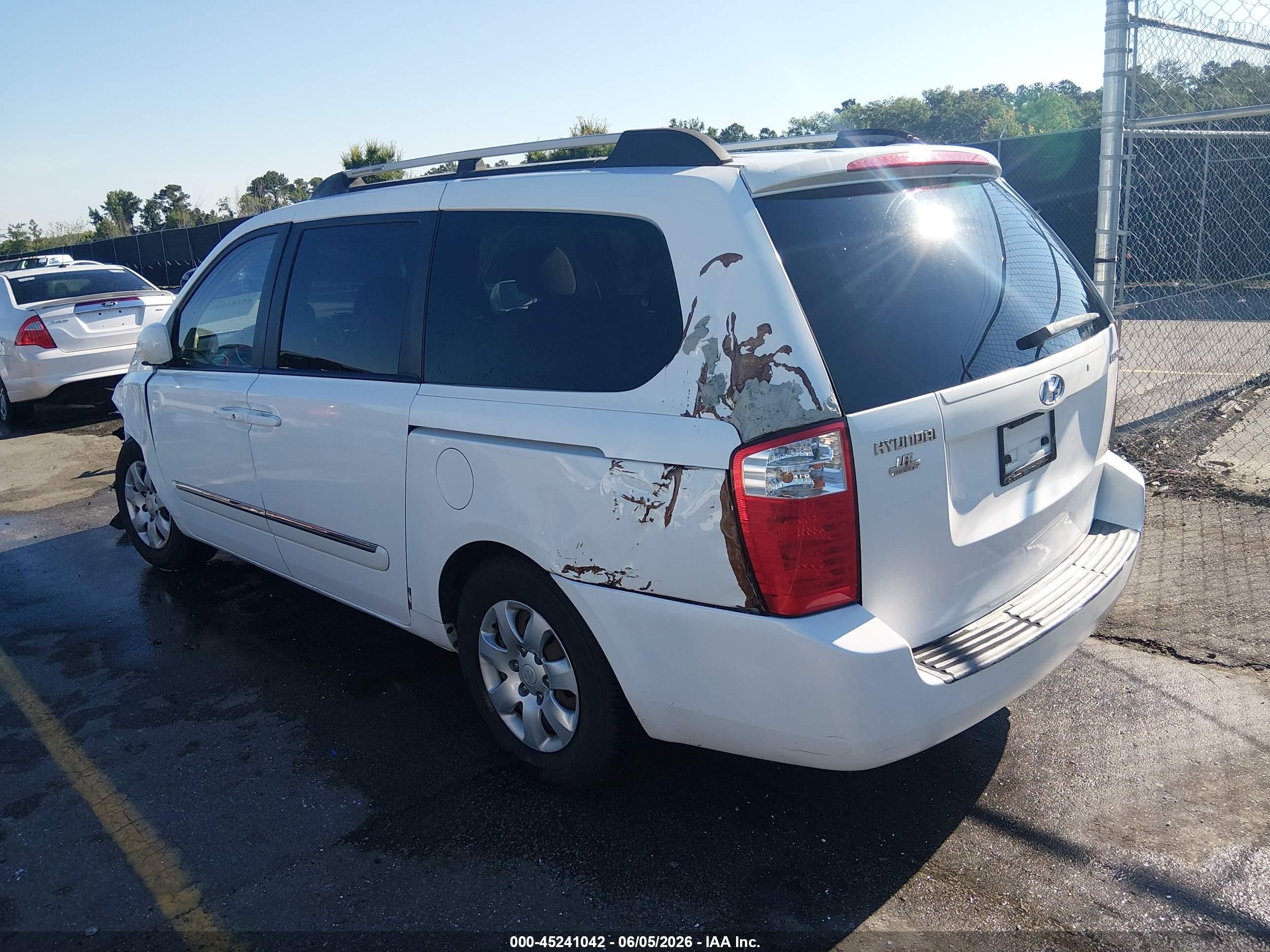 2007 Hyundai Entourage Gls/limited/se White vin: KNDMC233276032241
