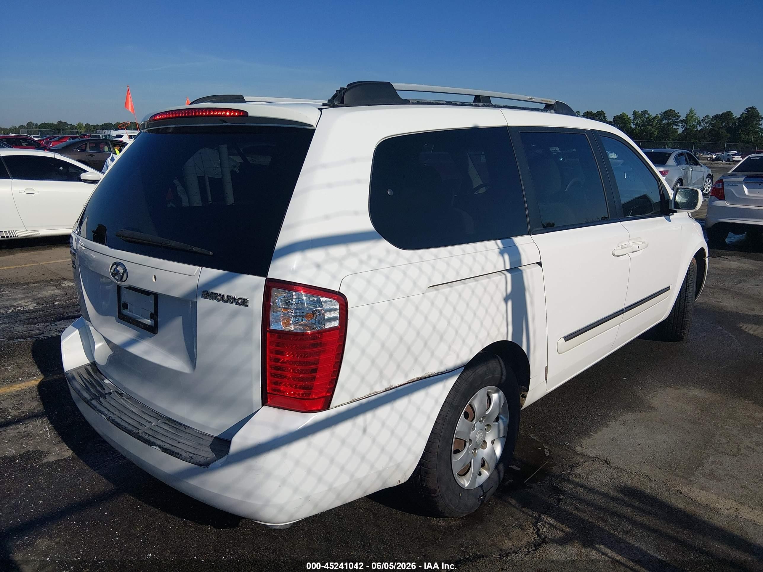 2007 Hyundai Entourage Gls/limited/se White vin: KNDMC233276032241