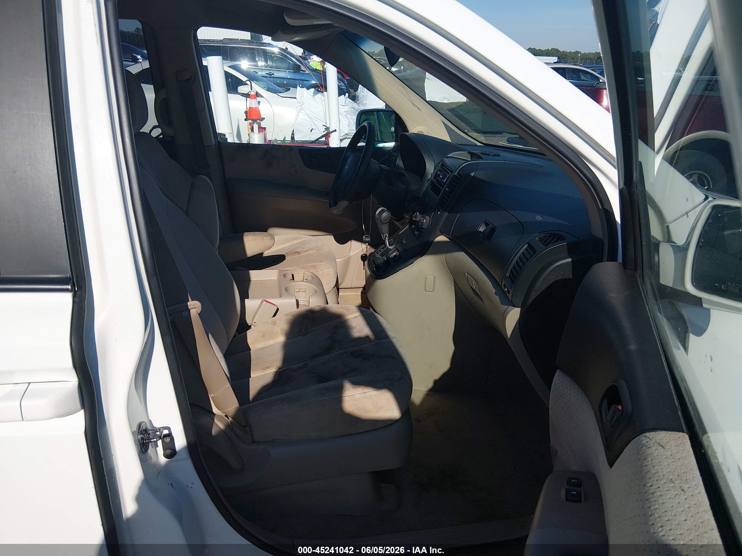 2007 Hyundai Entourage Gls/limited/se White vin: KNDMC233276032241
