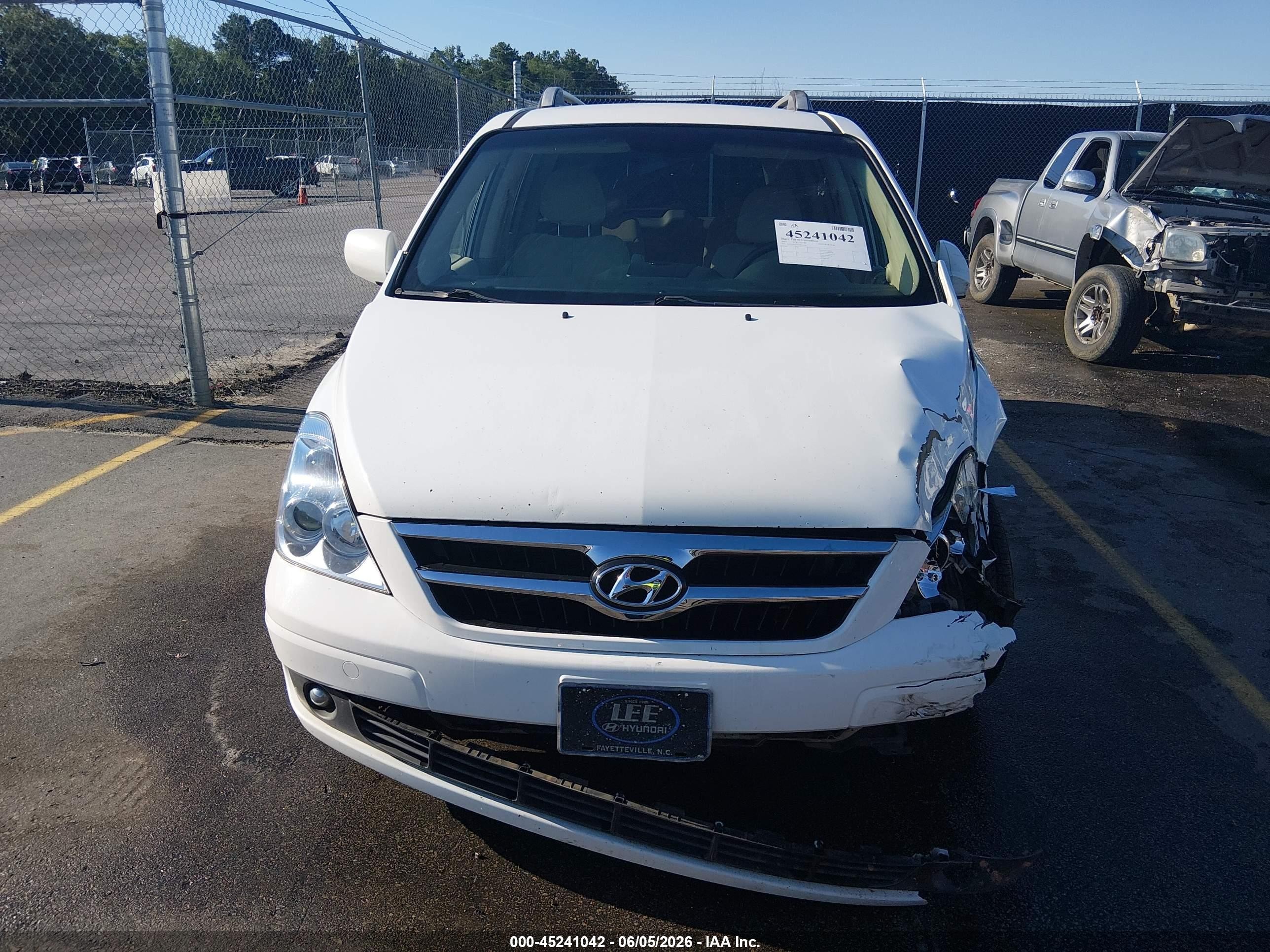 2007 Hyundai Entourage Gls/limited/se White vin: KNDMC233276032241