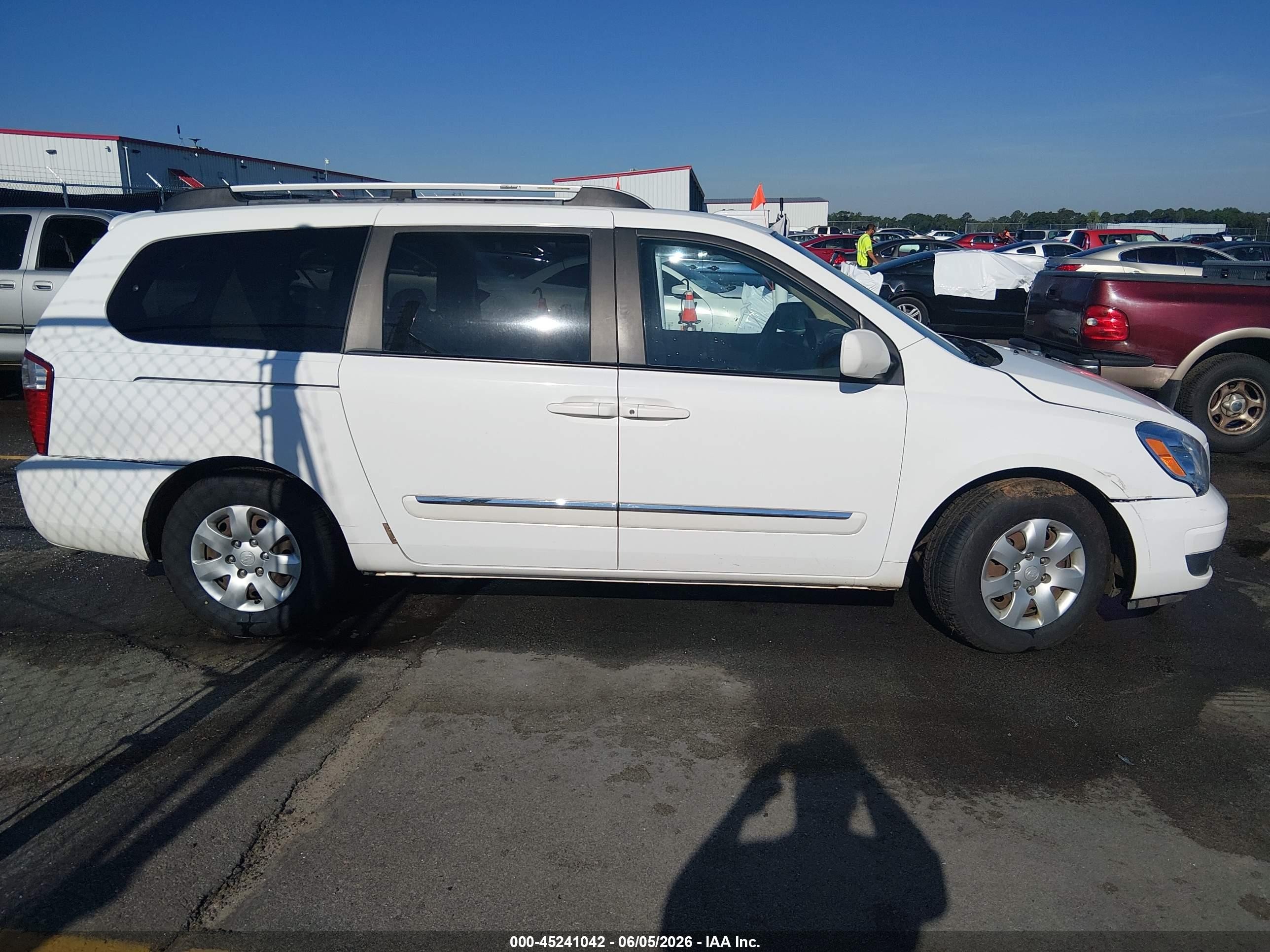 2007 Hyundai Entourage Gls/limited/se White vin: KNDMC233276032241