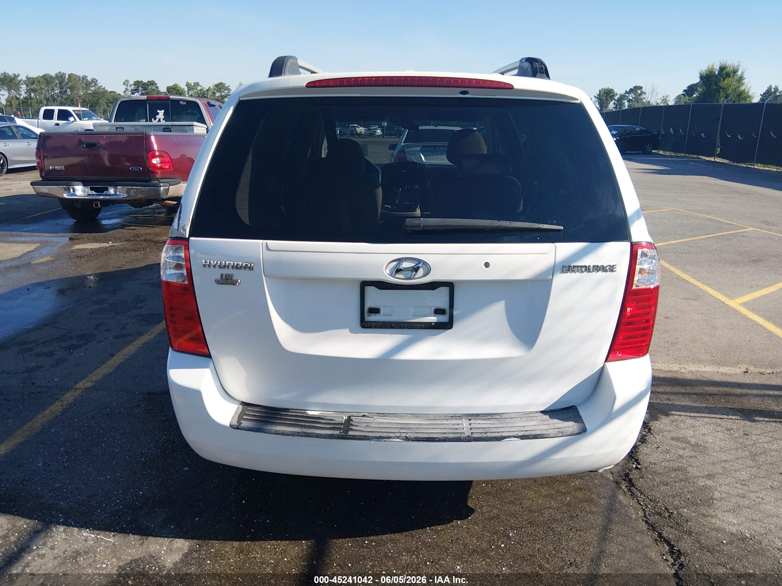 2007 Hyundai Entourage Gls/limited/se White vin: KNDMC233276032241