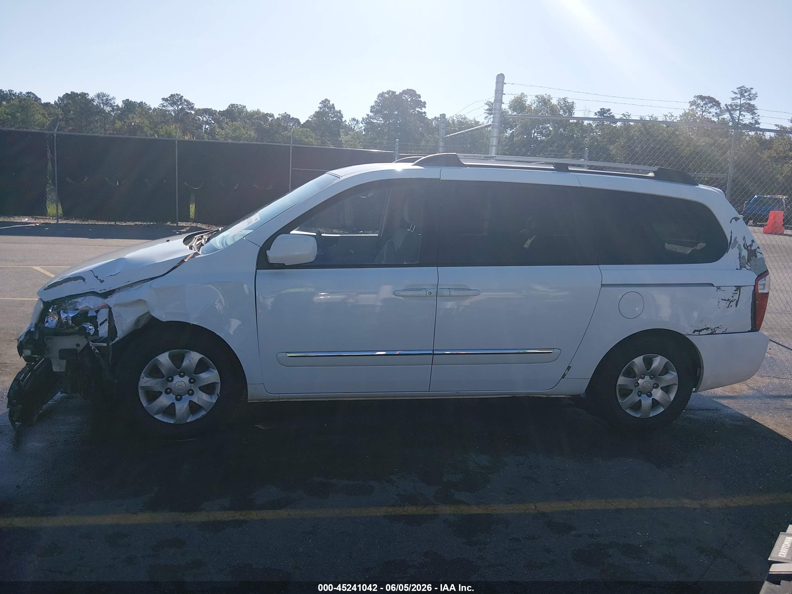 2007 Hyundai Entourage Gls/limited/se White vin: KNDMC233276032241
