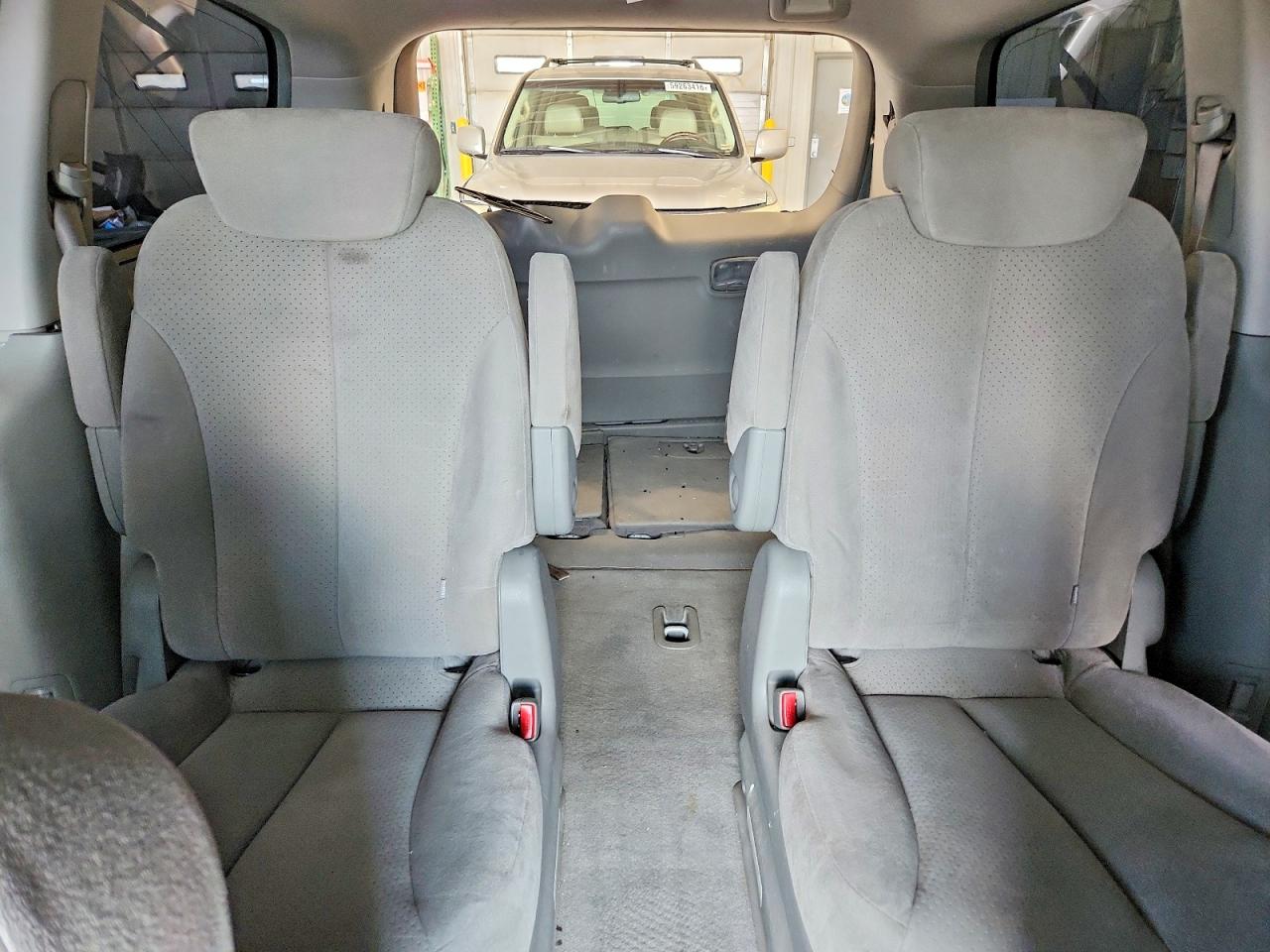 2007 Hyundai Entorouge Silver vin: KNDMC233376020325