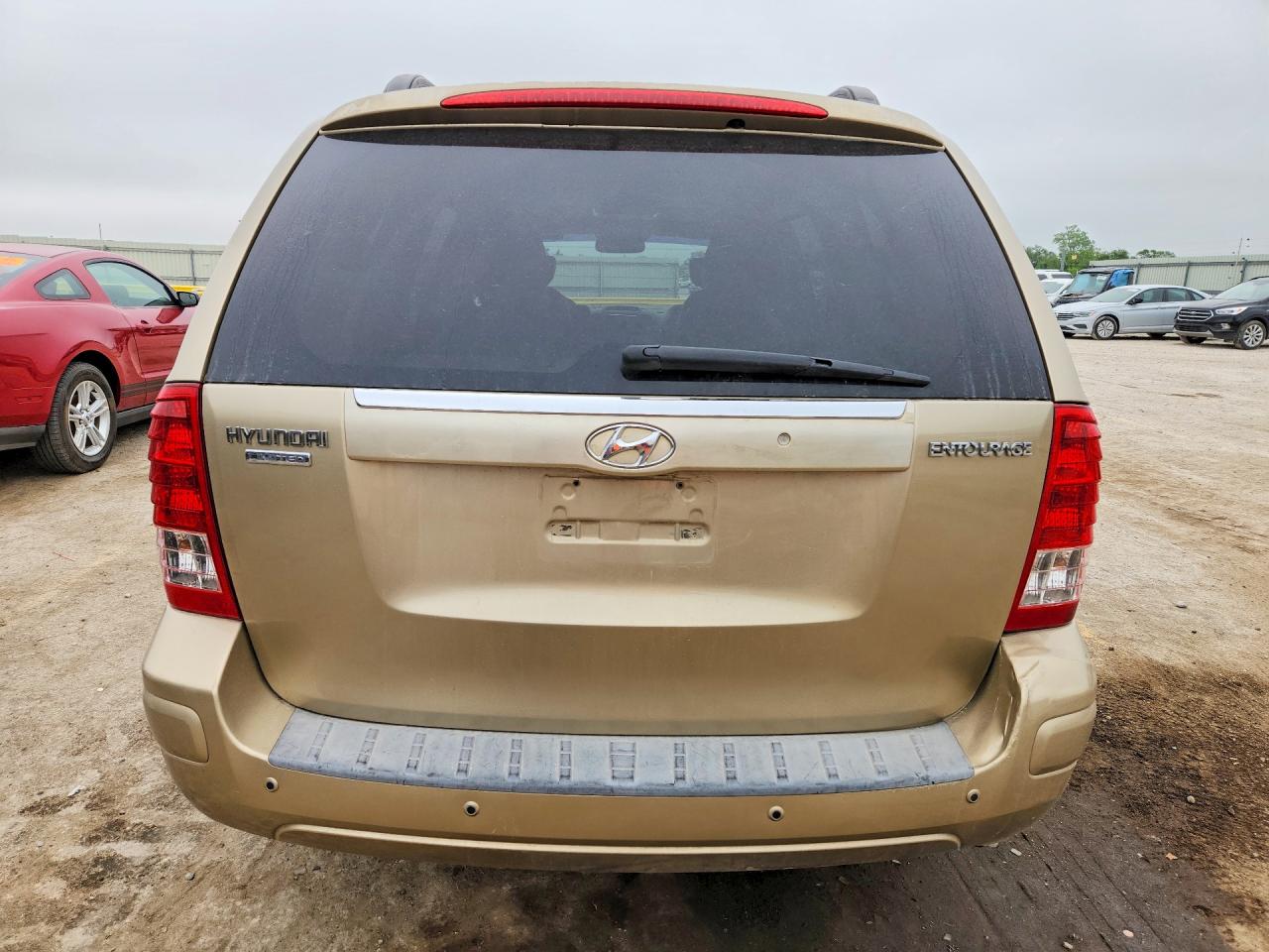 2007 Hyundai Entourage Gls Gold vin: KNDMC233376031454