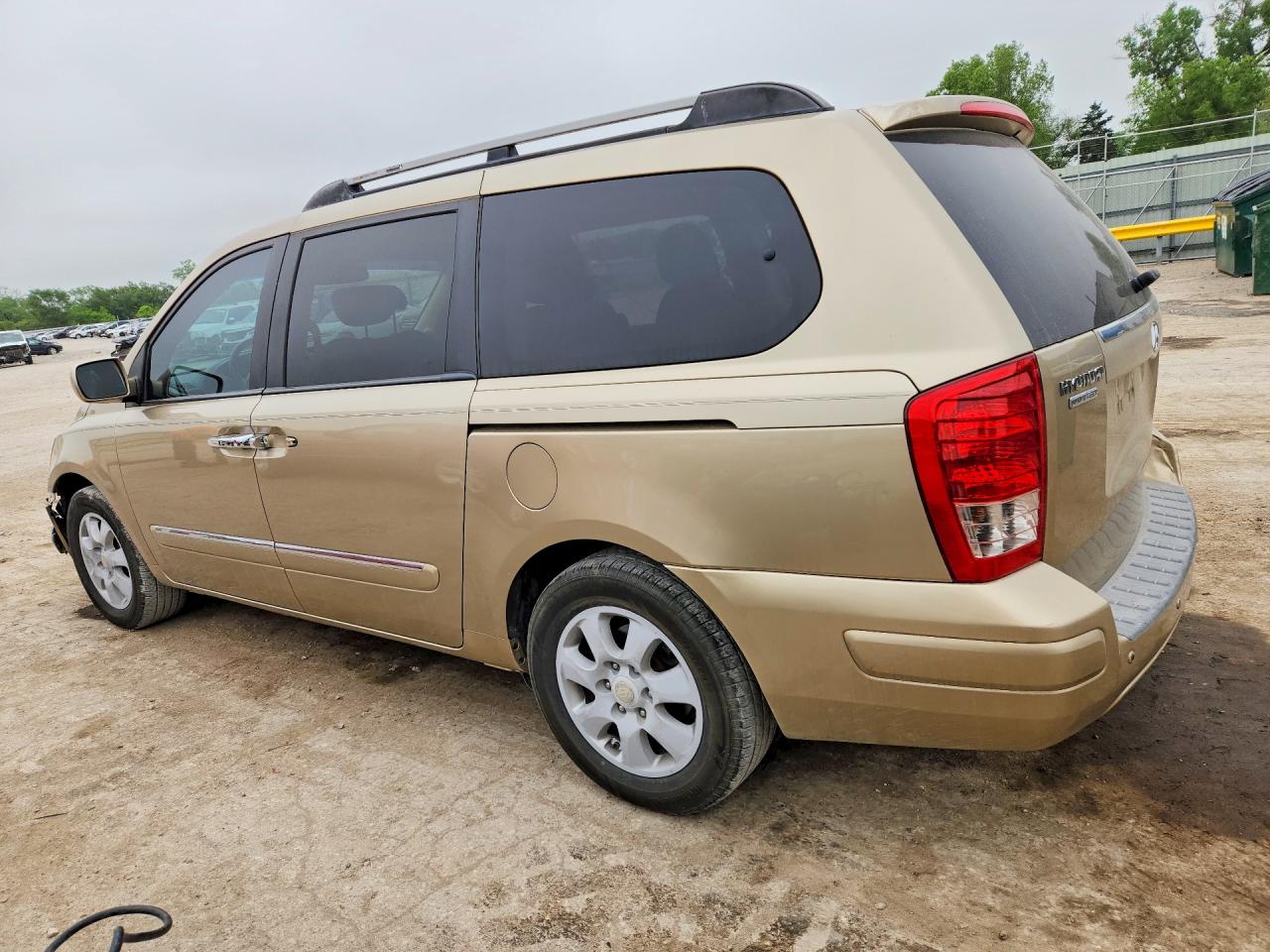 2007 Hyundai Entourage Gls Gold vin: KNDMC233376031454