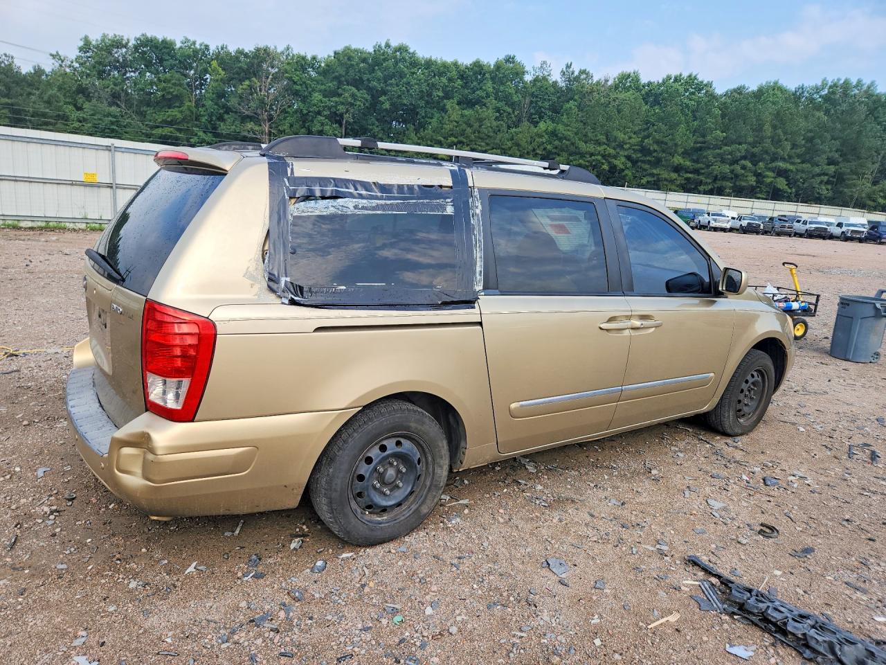 2008 Hyundai Entourage Gls Gold vin: KNDMC233386056193