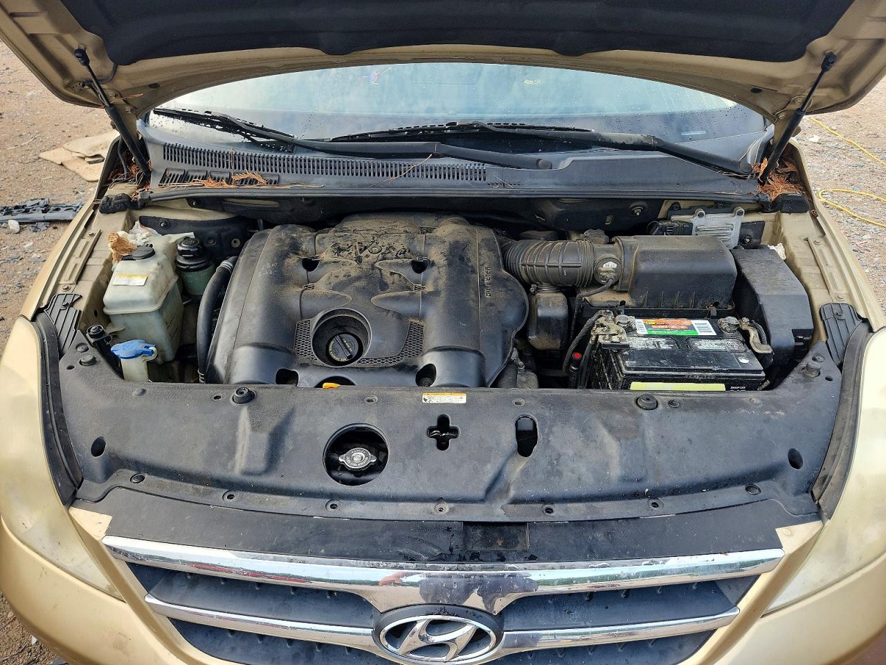 2008 Hyundai Entourage Gls Gold vin: KNDMC233386056193