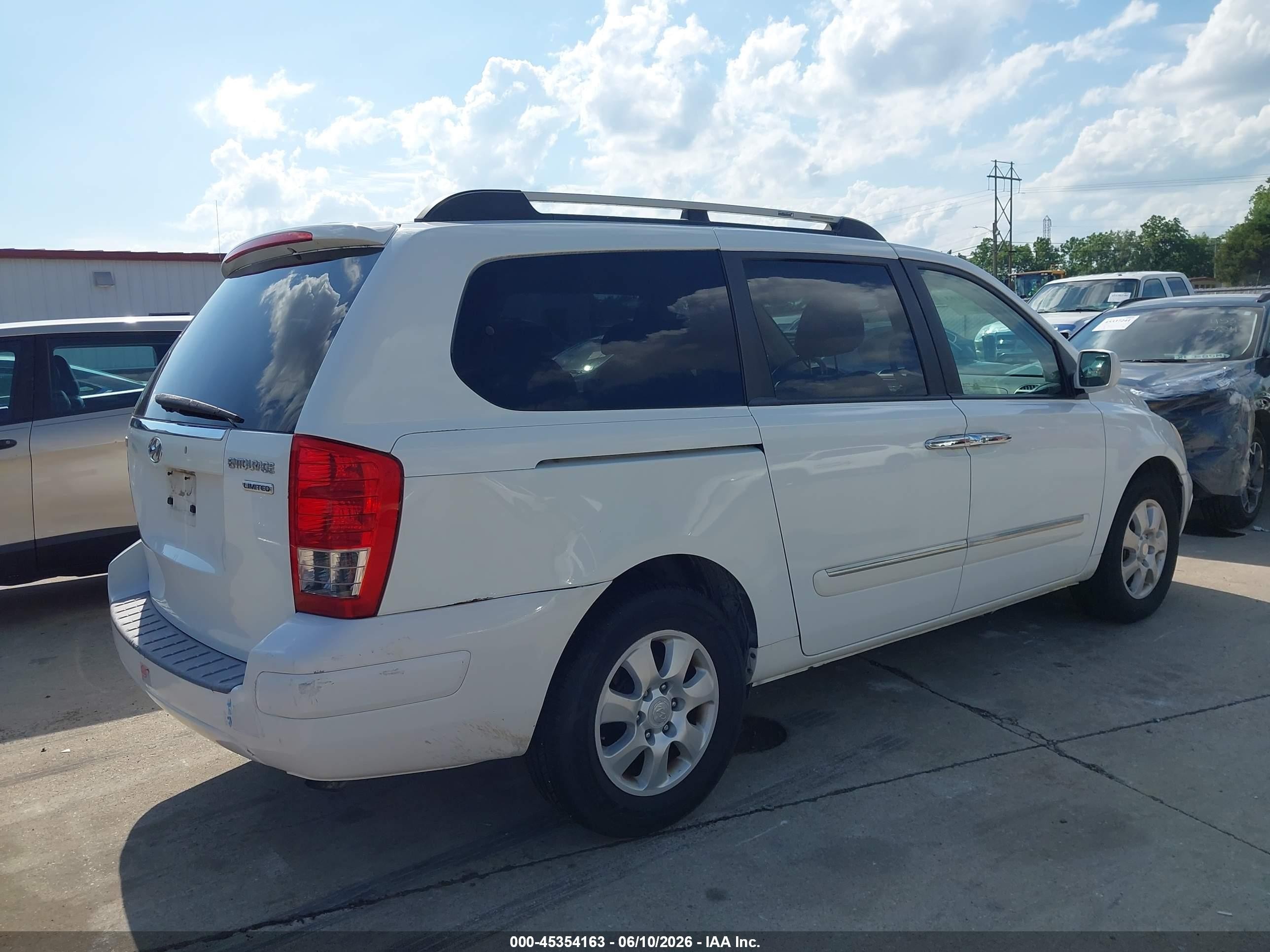 2007 Hyundai Entourage Gls/limited/se White vin: KNDMC233576036395