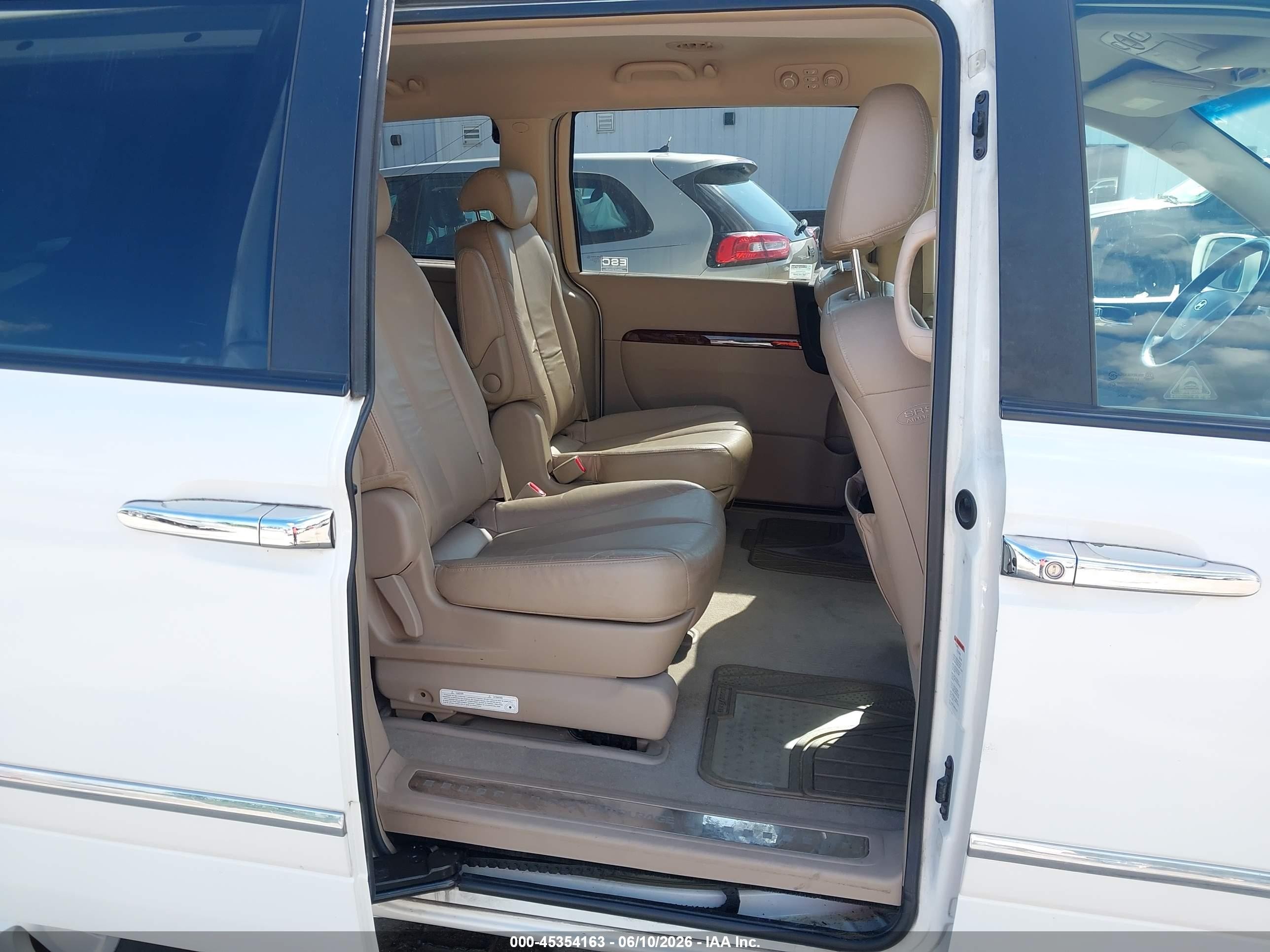 2007 Hyundai Entourage Gls/limited/se White vin: KNDMC233576036395
