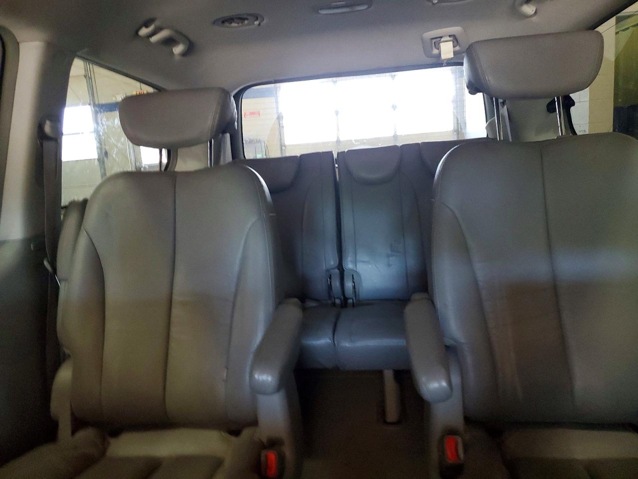 2007 Hyundai Entourage Gls Gray vin: KNDMC233576036784