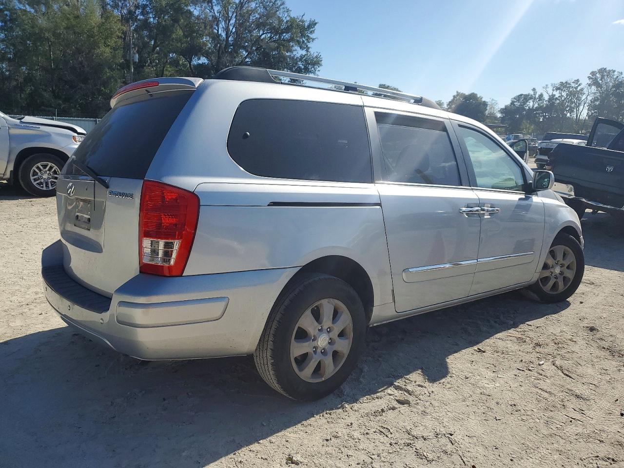2007 Hyundai Entourage Gls Silver vin: KNDMC233976015727