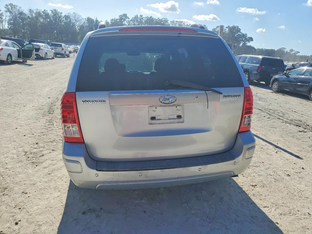 2007 Hyundai Entourage Gls Silver vin: KNDMC233976015727