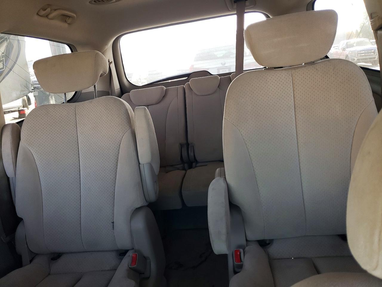 2007 Hyundai Entourage Gls Gold vin: KNDMC233976036206