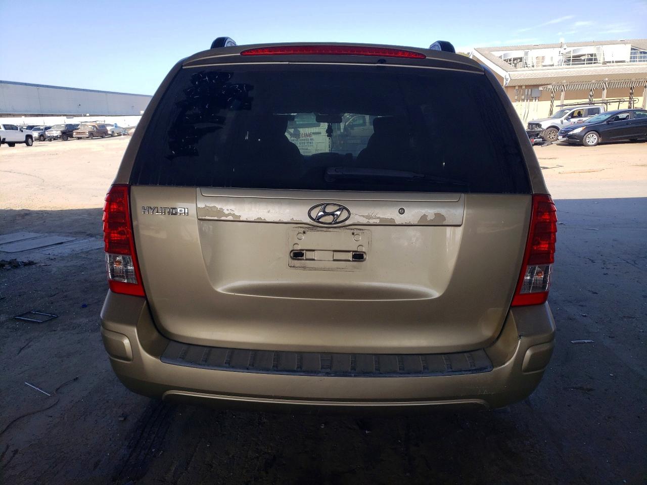 2007 Hyundai Entourage Gls Gold vin: KNDMC233976036206
