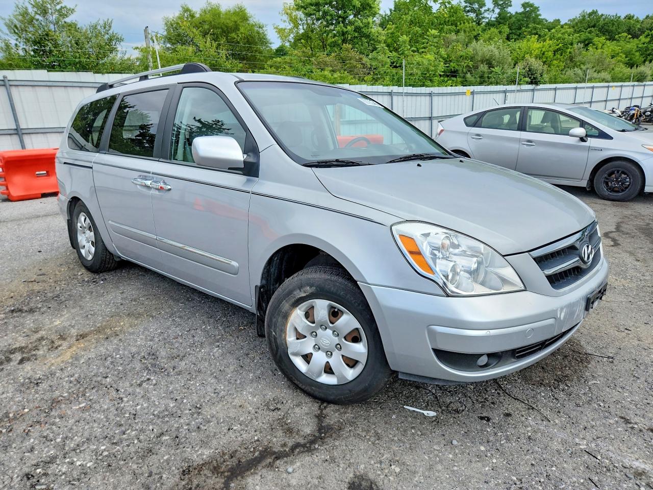 2008 Hyundai Entourage Gls Silver vin: KNDMC233986046557