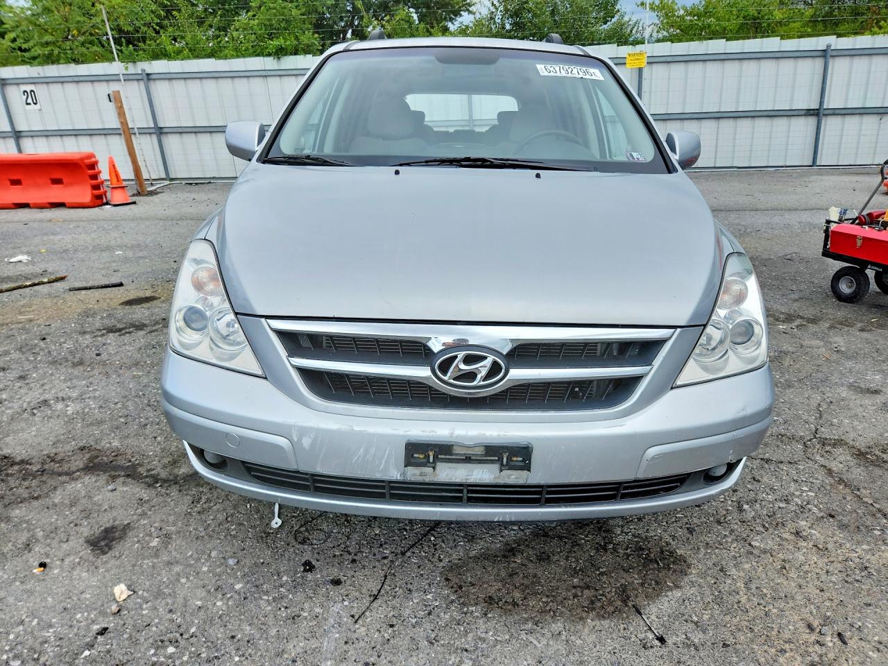 2008 Hyundai Entourage Gls Silver vin: KNDMC233986046557