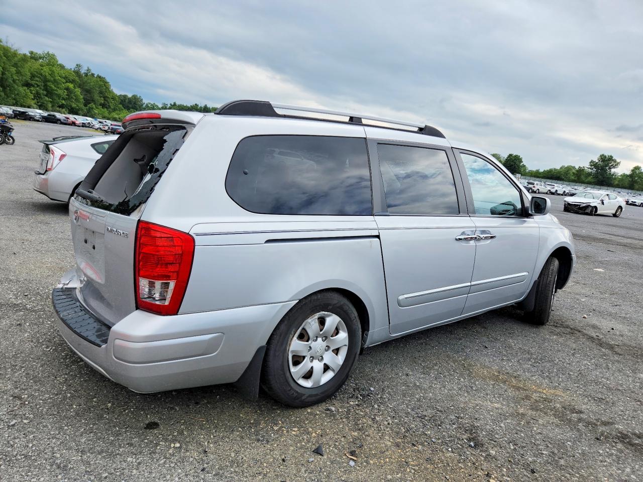 2008 Hyundai Entourage Gls Silver vin: KNDMC233986046557