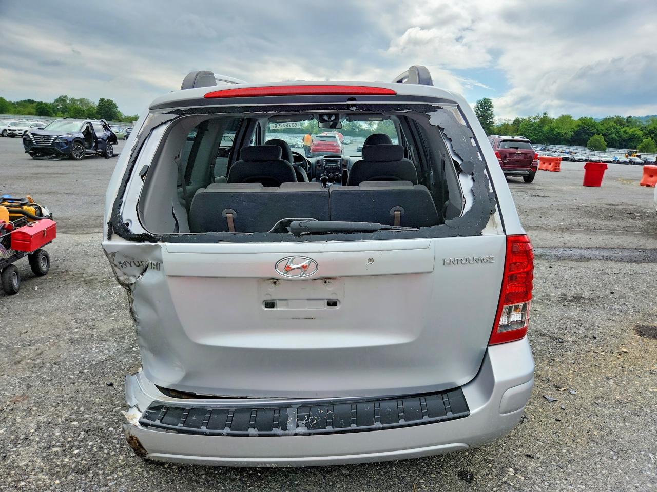 2008 Hyundai Entourage Gls Silver vin: KNDMC233986046557