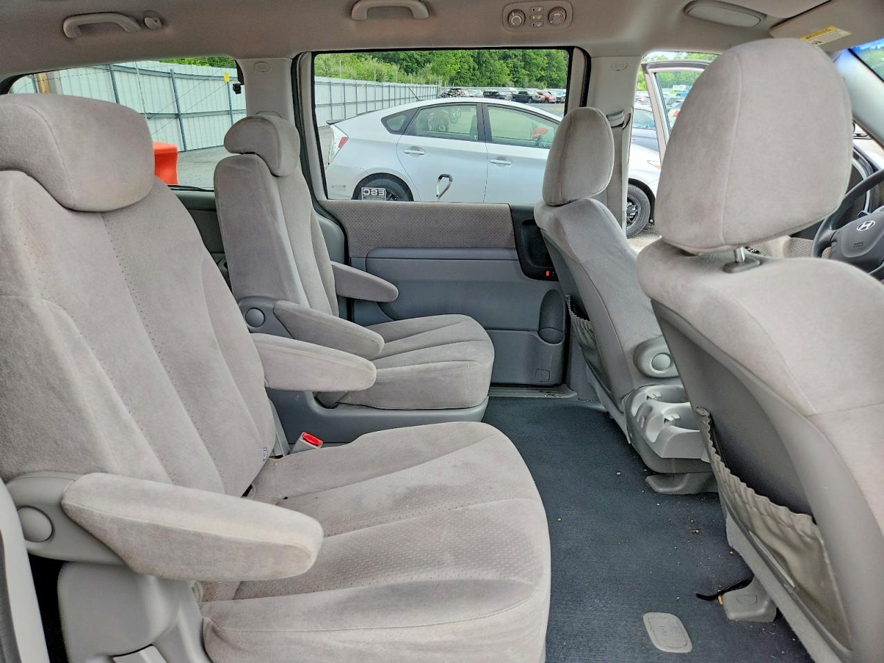 2008 Hyundai Entourage Gls Silver vin: KNDMC233986046557