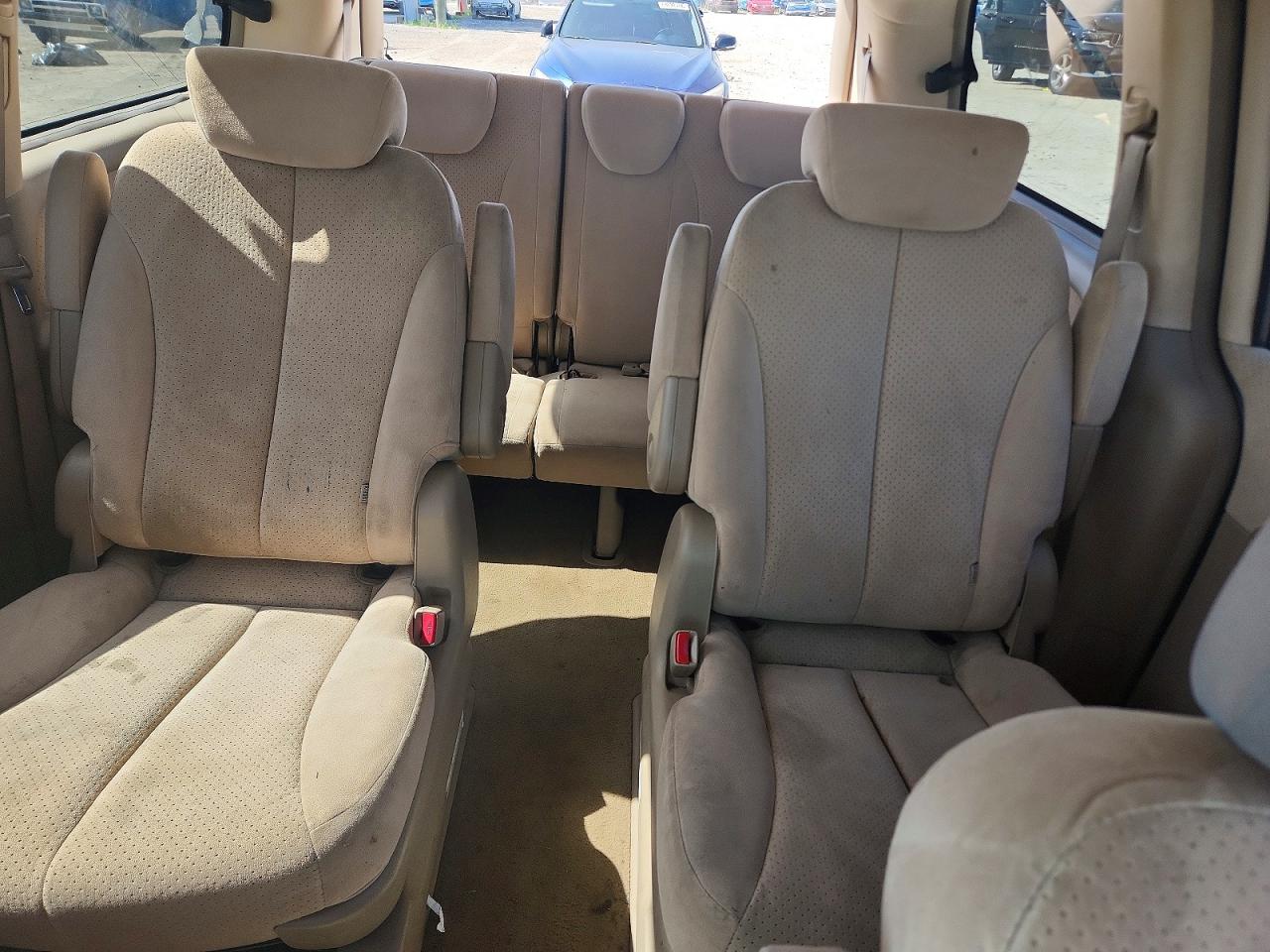 2007 Hyundai Entourage Gls Beige vin: KNDMC233X76011069