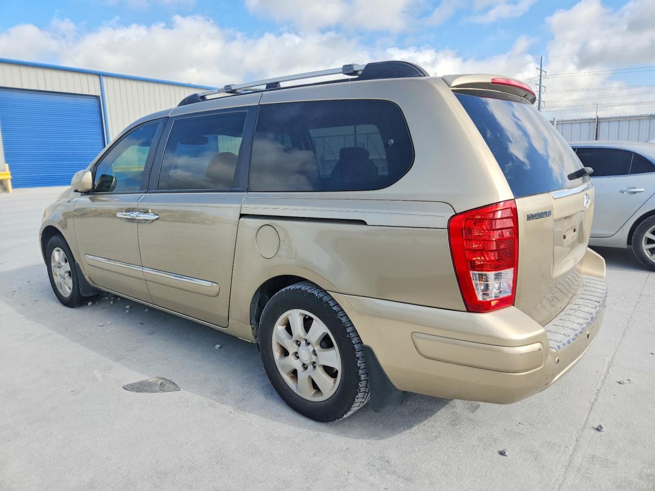 2007 Hyundai Entourage Gls Gold vin: KNDMC233X76023707
