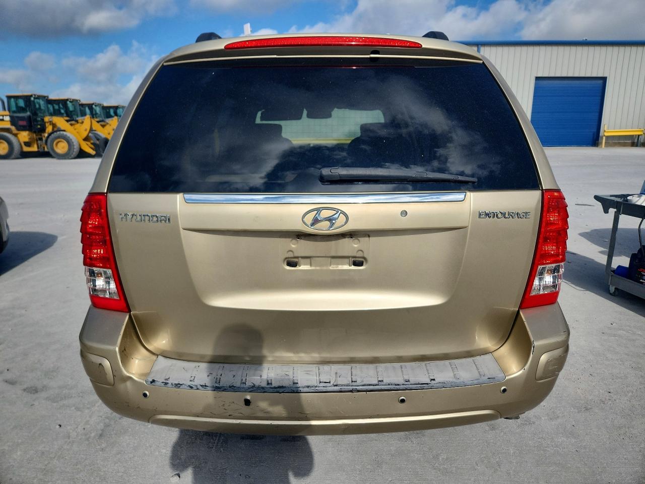 2007 Hyundai Entourage Gls Gold vin: KNDMC233X76023707