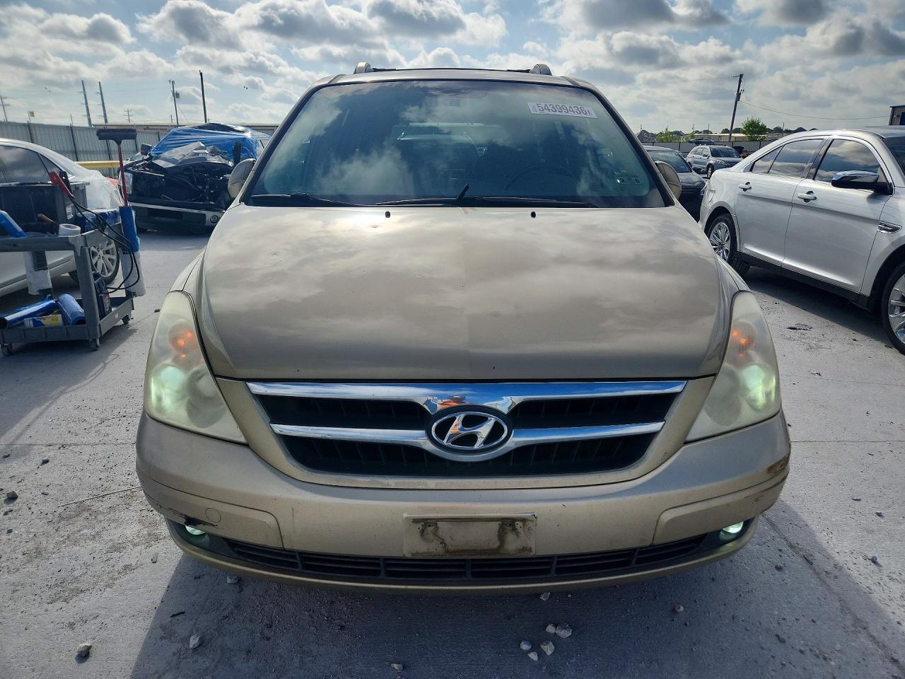 2007 Hyundai Entourage Gls Gold vin: KNDMC233X76023707