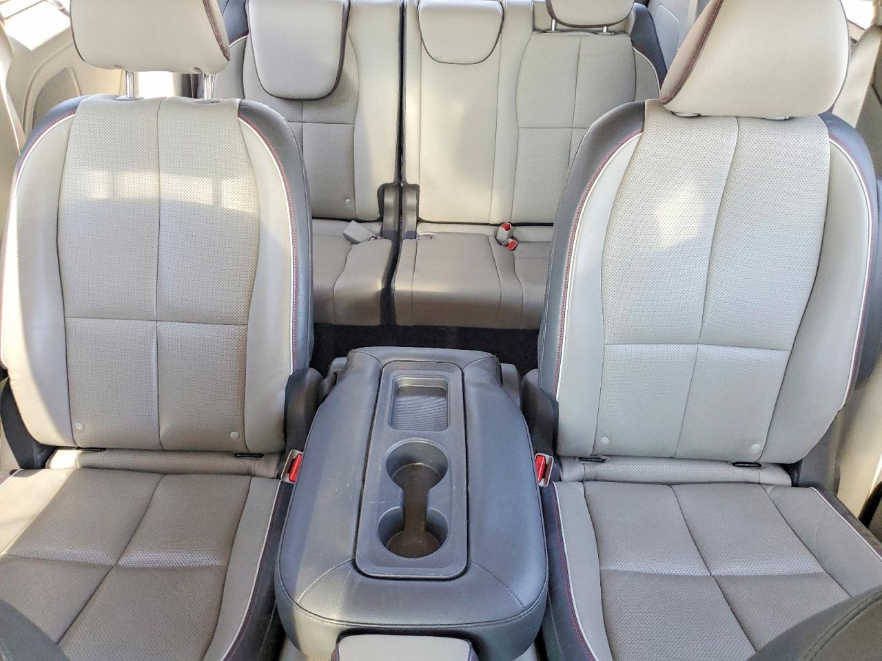 2015 Kia Sedona Ex Белый vin: KNDMC5C10F6045133