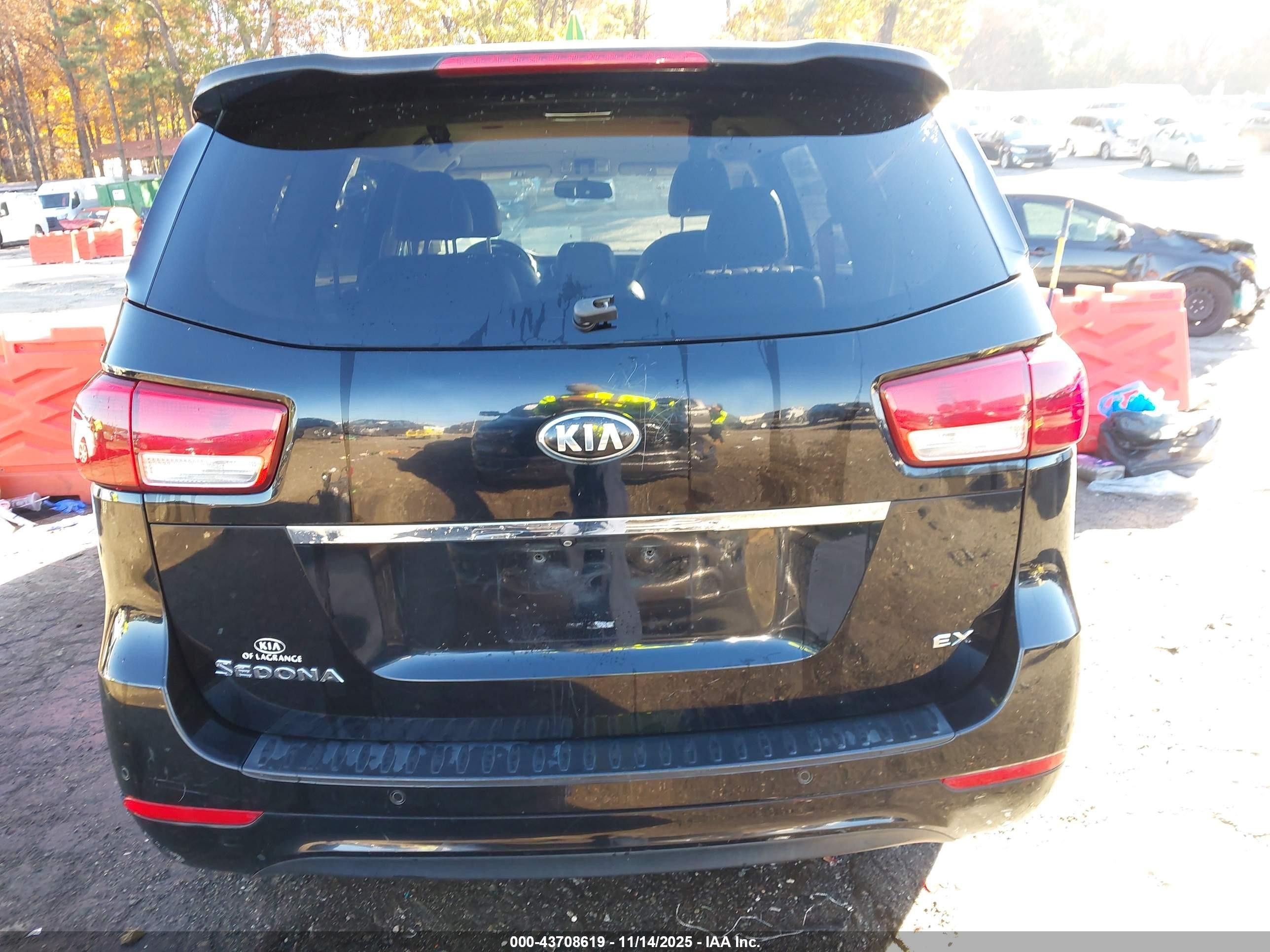 2015 Kia Sedona Ex Black vin: KNDMC5C12F6022243