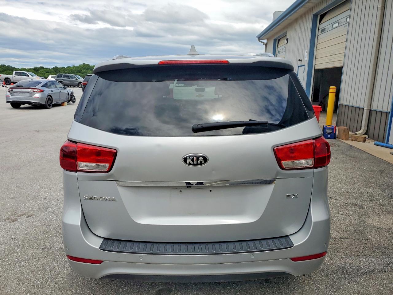 2015 Kia Sedona Ex Серебряный vin: KNDMC5C13F6022719