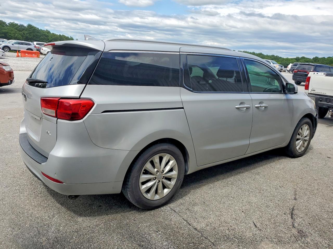 2015 Kia Sedona Ex Серебряный vin: KNDMC5C13F6022719