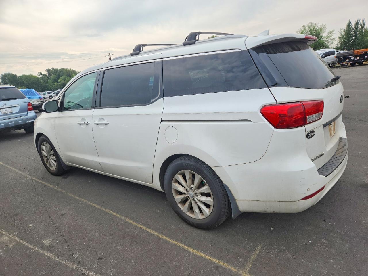 2015 Kia Sedona Ex White vin: KNDMC5C19F6045146