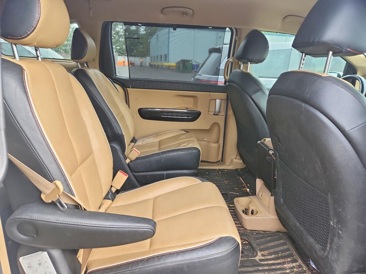 2015 Kia Sedona Ex White vin: KNDMC5C19F6045146